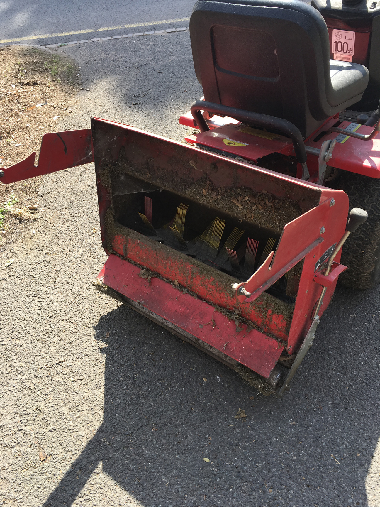 Image of WESTWOOD S1300 Ride on Lawnmower Tractor12 HP