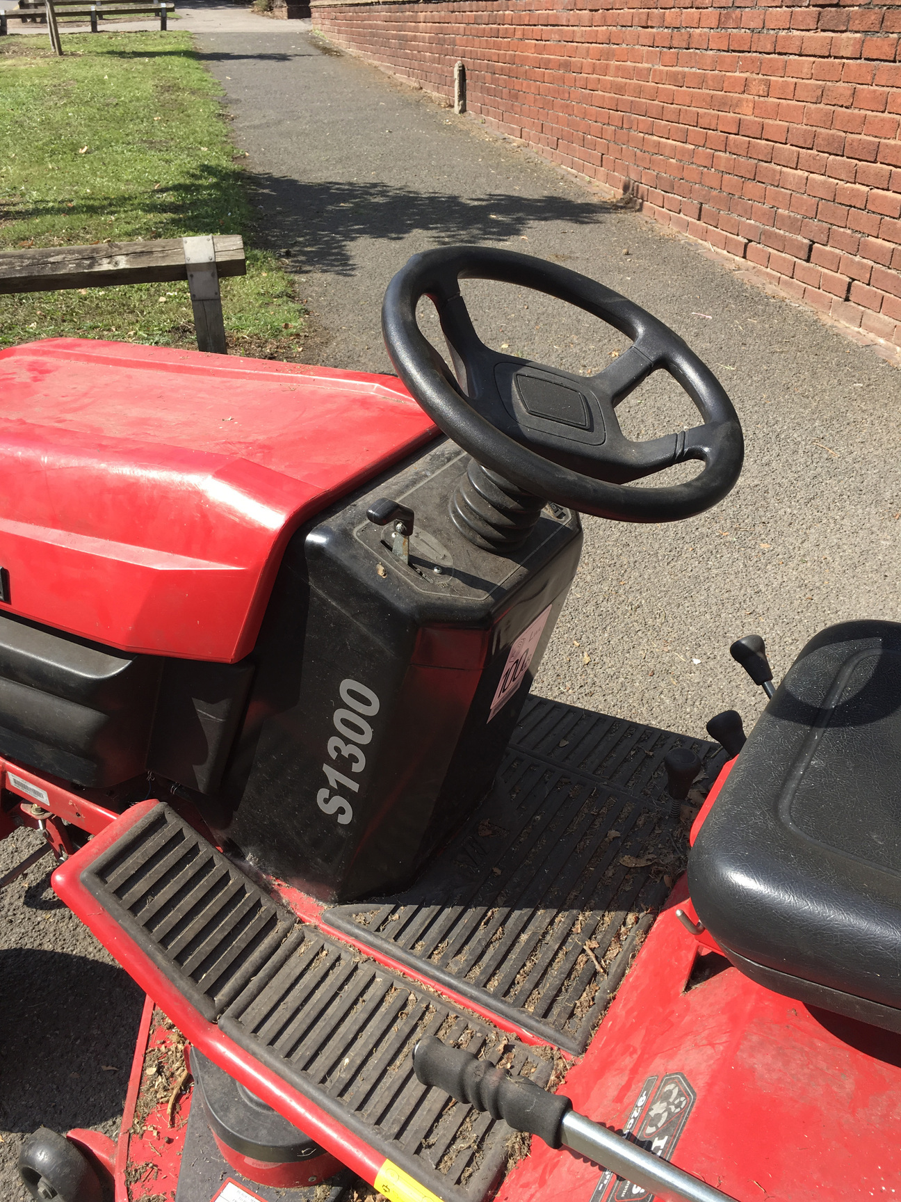 Image of WESTWOOD S1300 Ride on Lawnmower Tractor12 HP