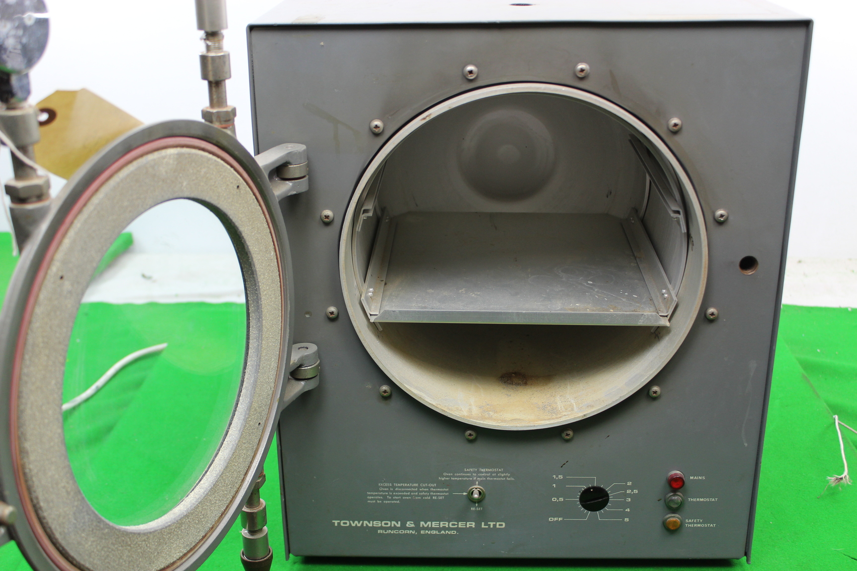 Image of Townson And Mercer Vacuum Oven Lab Heating