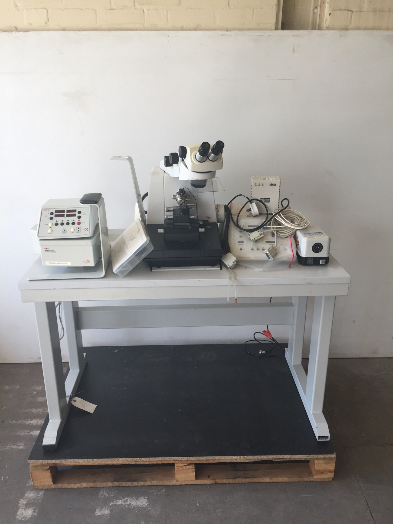 Image of Leica Ultramicrotome Ultracut UCT w/ Controllers & Vibration Free Table Lab 