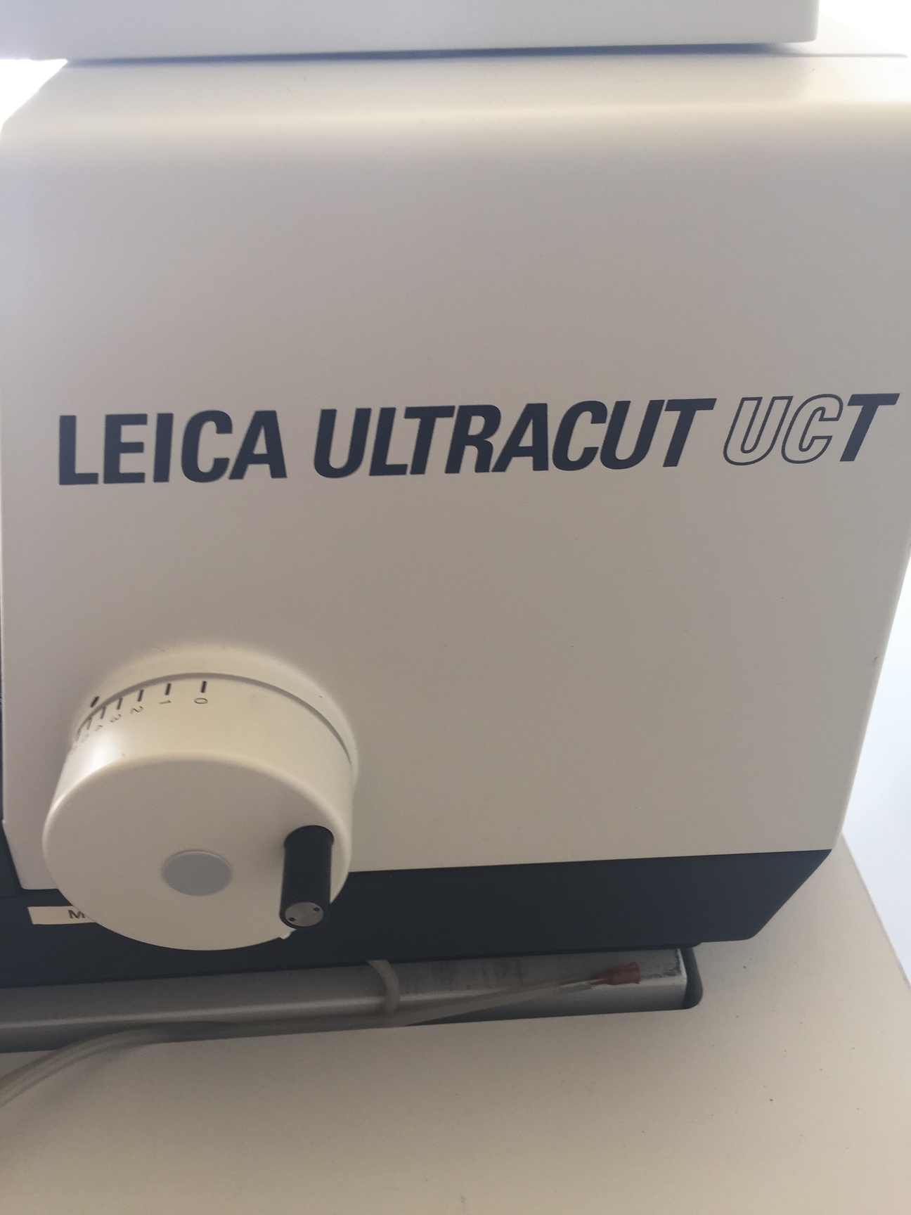 Image of Leica Ultramicrotome Ultracut UCT w/ Controllers & Vibration Free Table Lab 