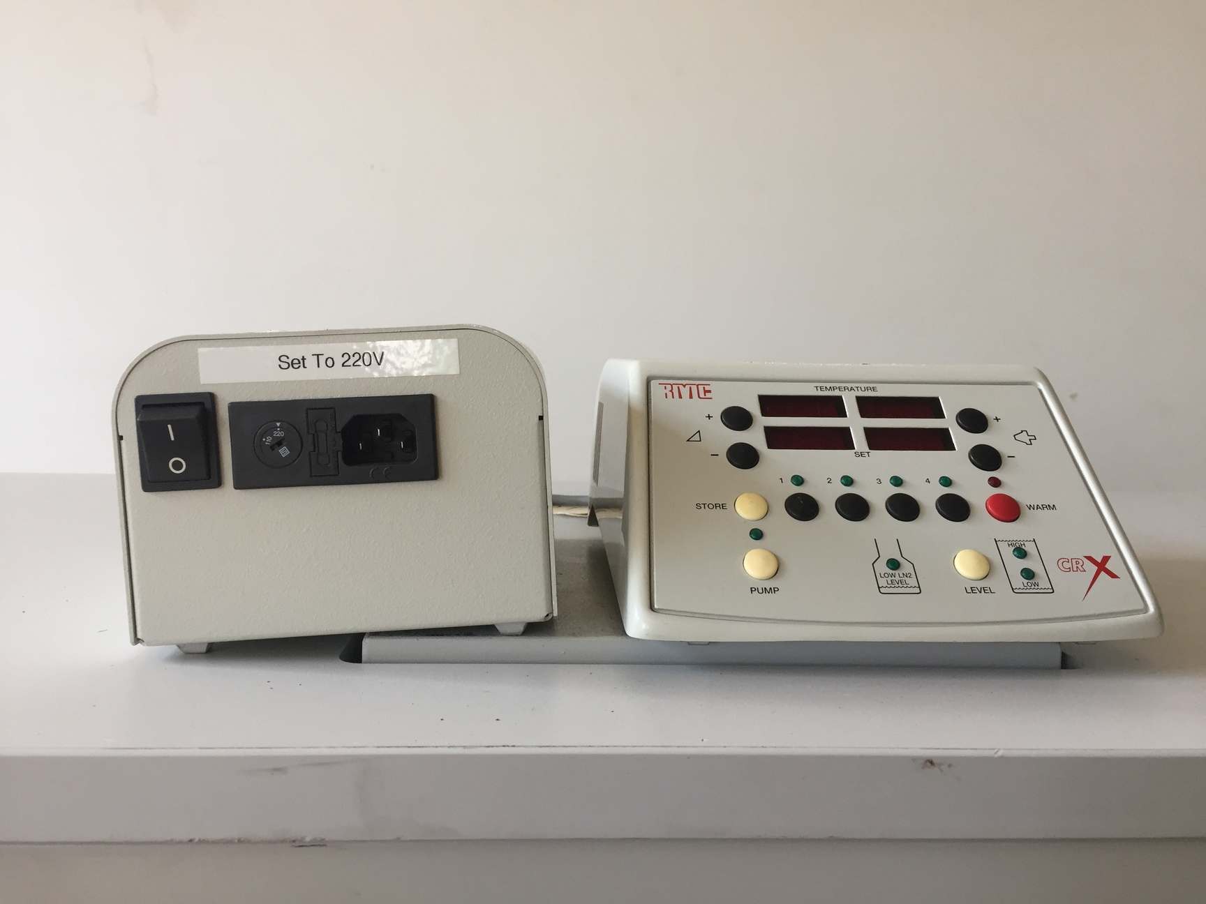Image of Leica Ultramicrotome Ultracut UCT w/ Controllers & Vibration Free Table Lab 