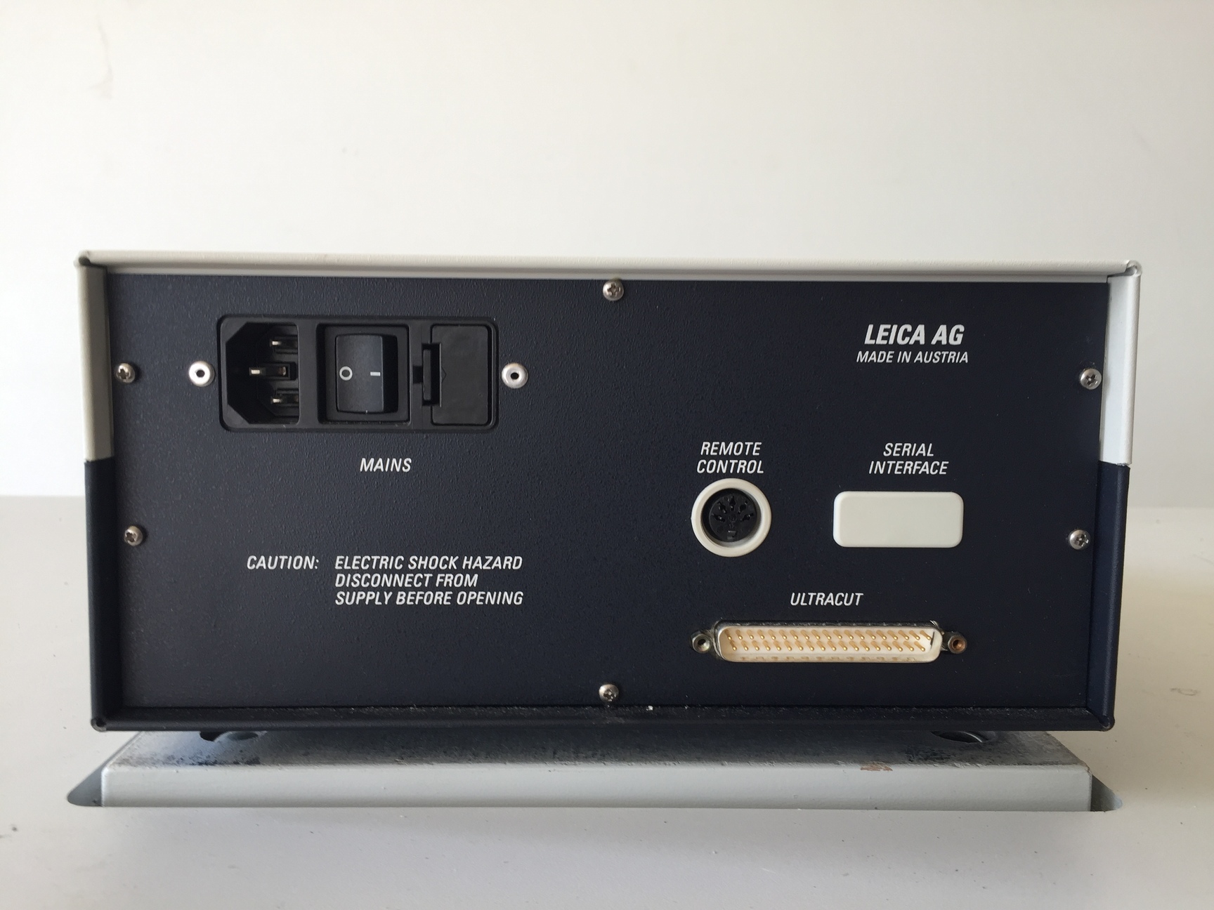Image of Leica Ultramicrotome Ultracut UCT w/ Controllers & Vibration Free Table Lab 