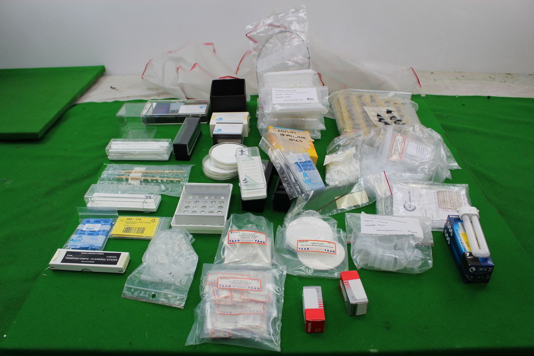 Image of Leica EM KMR2 Glass Knife Maker w/ Glass Slides & Accessories Lab Equipment