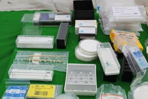 Thumbnail image of Leica EM KMR2 Glass Knife Maker w/ Glass Slides & Accessories Lab Equipment