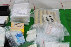 Thumbnail image of Leica EM KMR2 Glass Knife Maker w/ Glass Slides & Accessories Lab Equipment