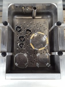 Thumbnail image of New Brunswick Scientific Innova 3100 Shaking Water Bath Lab 
