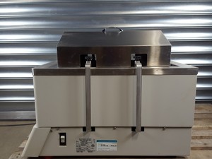 Thumbnail image of New Brunswick Scientific Innova 3100 Shaking Water Bath Lab 