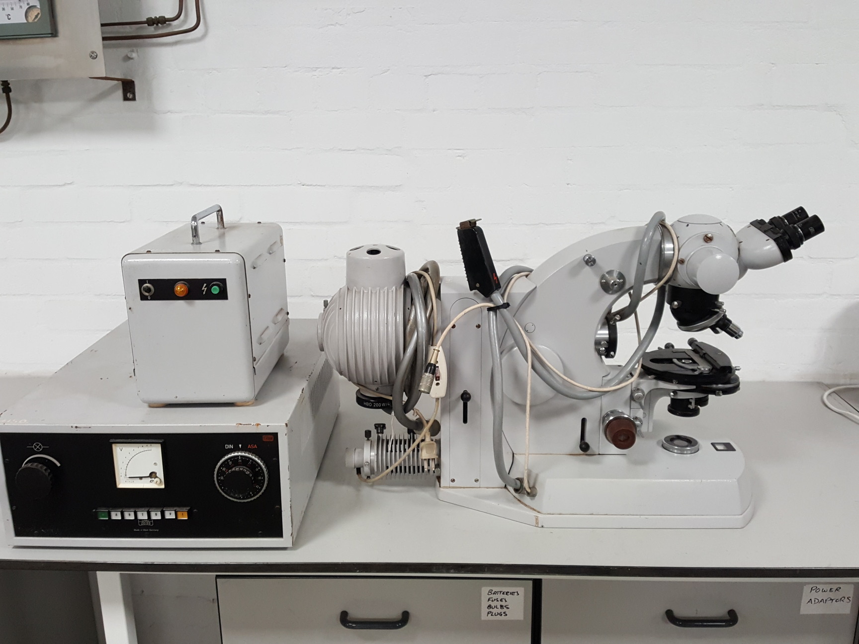 Carl Zeiss Lab Microscope, Power Supply, 2 Objectives PH2 Plan 25/0.45