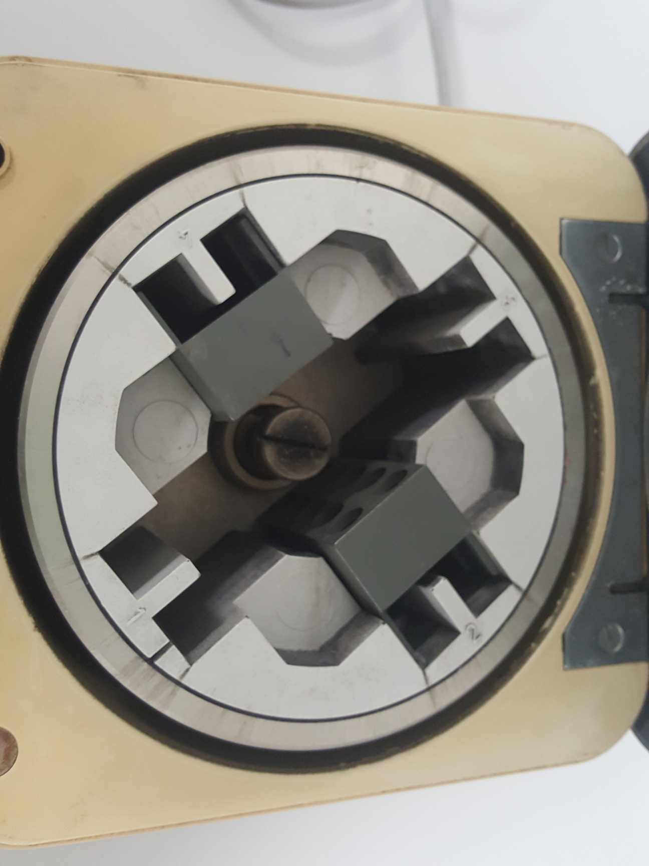 Image of Eppendorf 5413 Benchtop Micro Centrifuge Lab 11500 rpm