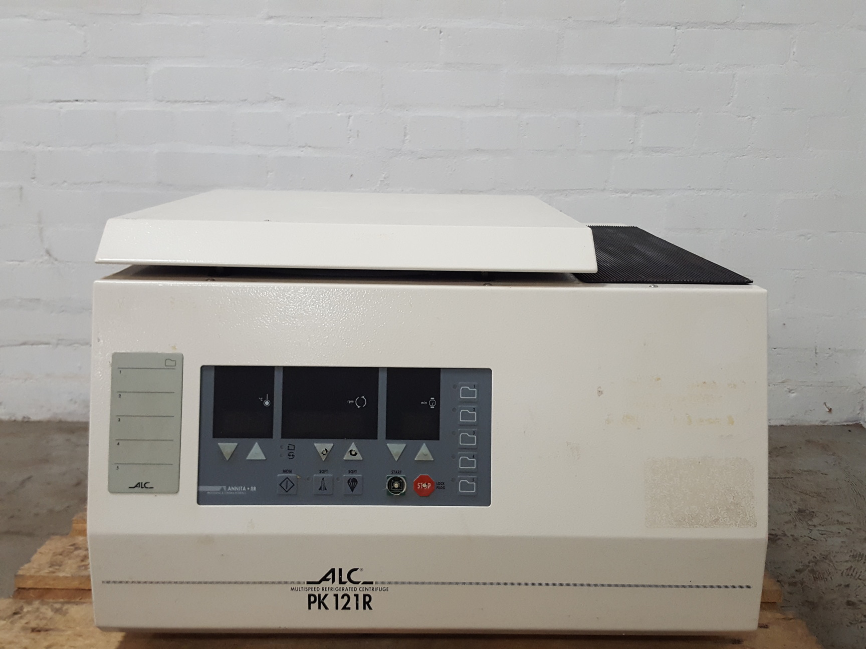 ALC PK 121R Centrifuge Refrigerated Benchtop Centrifuge Lab