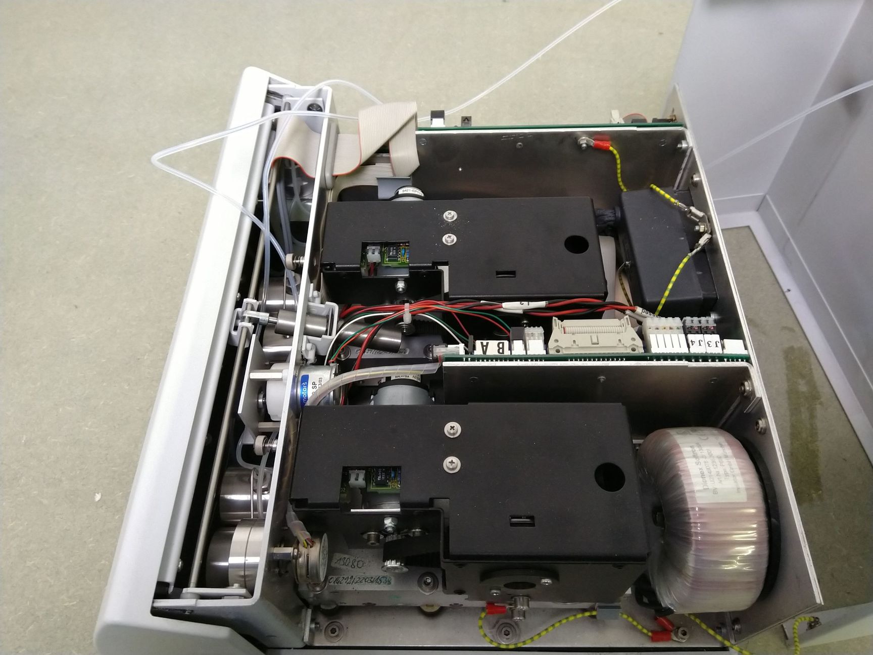 Image of Dionex HPLC P680P HPG laboratory Pump - Spares Repair