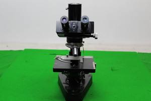 Thumbnail image of Vintage Leitz Wetzlar Laboratory Microscope w/ 1 Objective, 2 Eyepieces