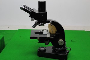 Thumbnail image of Vintage Leitz Wetzlar Laboratory Microscope w/ 1 Objective, 2 Eyepieces