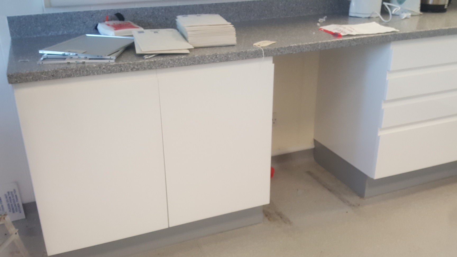 Image of Set of Complete Kitchen Cabinets- White