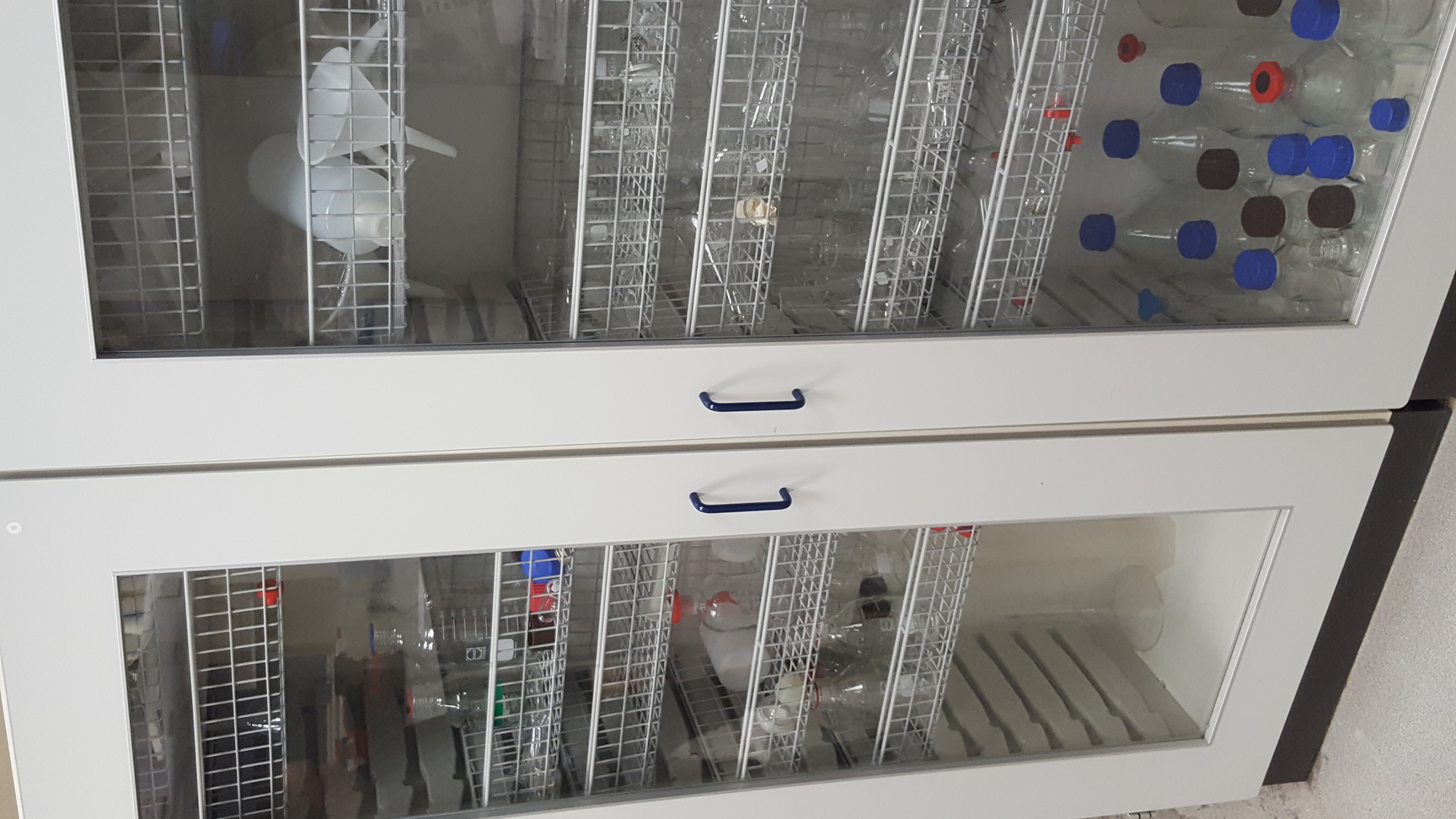 Image of Lot of Multiple Flasks, Beakers, Funnels & Other Multiple Items