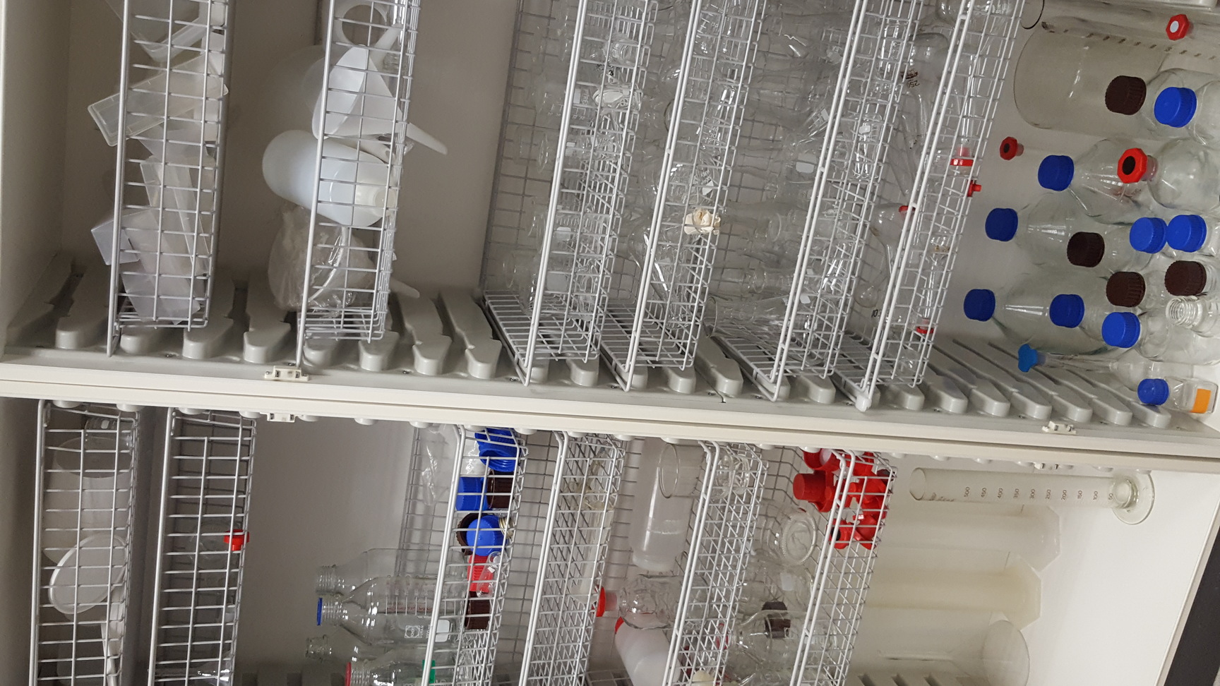 Image of Lot of Multiple Flasks, Beakers, Funnels & Other Multiple Items