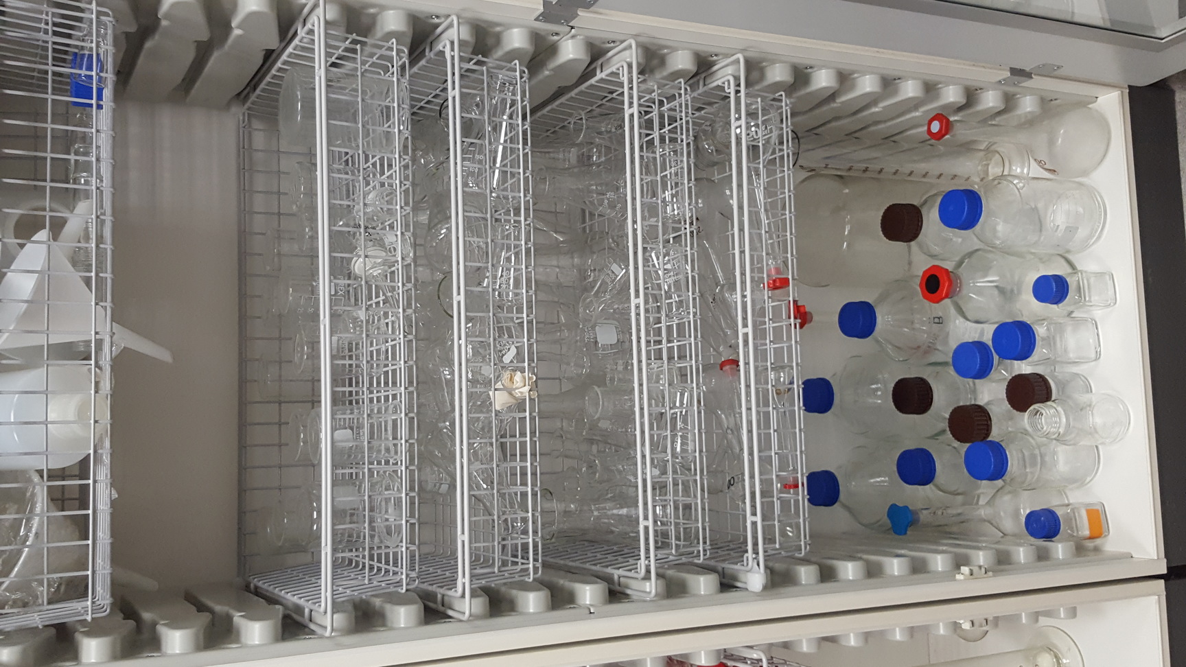 Image of Lot of Multiple Flasks, Beakers, Funnels & Other Multiple Items