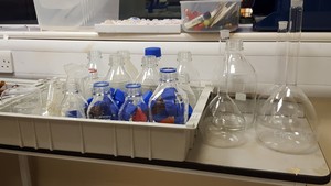 Thumbnail image of Lot of Multiple Flasks, Beakers, Funnels & Other Multiple Items