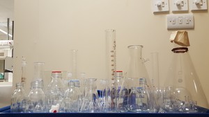 Thumbnail image of Lot of Multiple Flasks, Beakers, Funnels & Other Multiple Items
