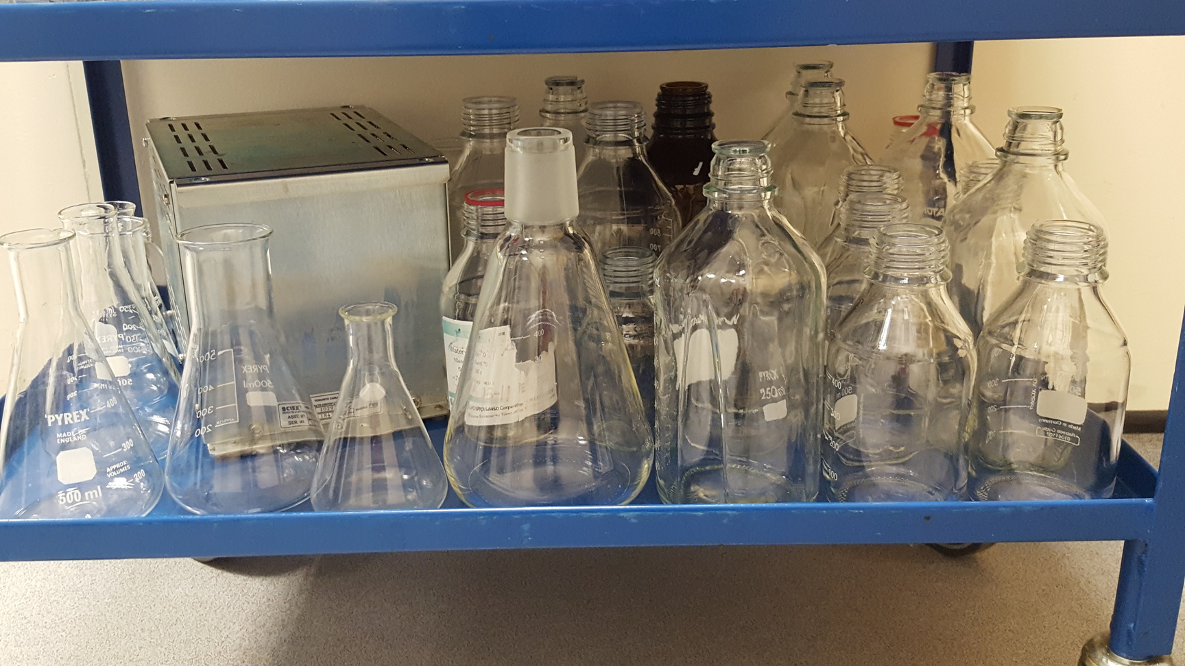 Image of Lot of Multiple Flasks, Beakers, Funnels & Other Multiple Items
