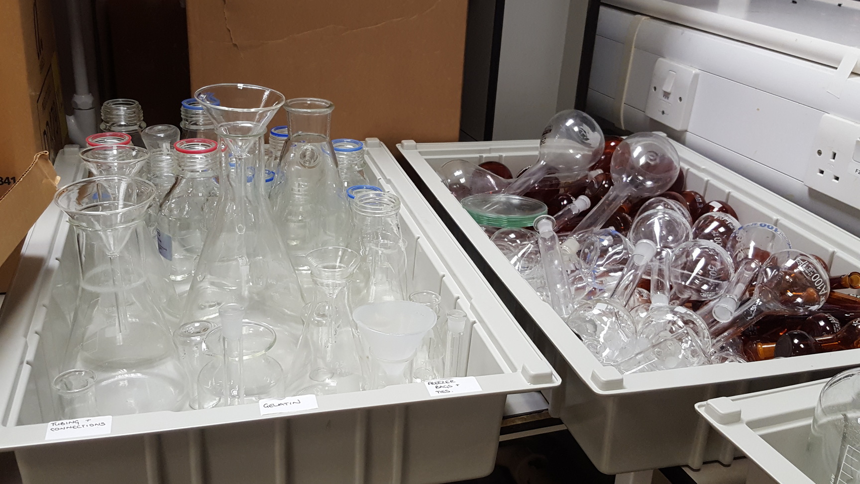 Image of Lot of Multiple Flasks, Beakers, Funnels & Other Multiple Items