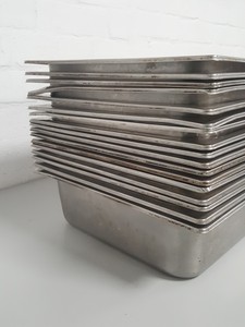 Thumbnail image of 18 x Stainless Steel Food Chaffing Dish Banqueting Trays Catering 53x32x10 cm 