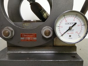 Thumbnail image of BECKMAN 00-25 Industrial Hydraulic Press 25 Tons - Spares/Repairs