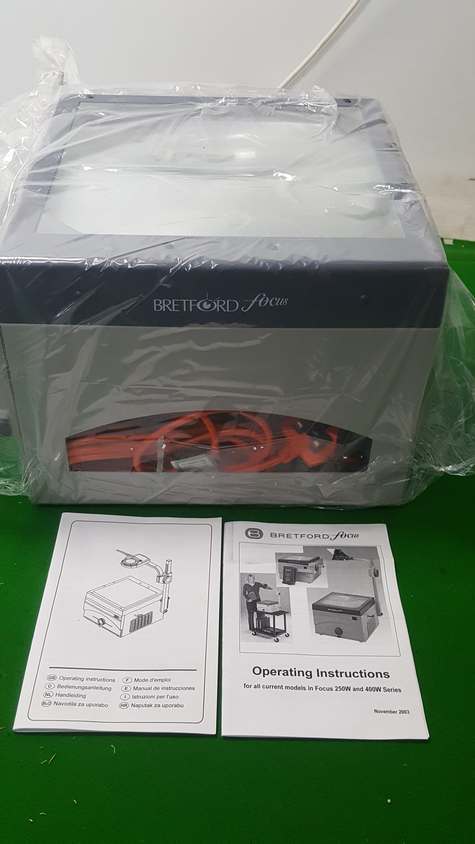 Image of Bretford Focus 400 YLS Overhead Projector Acetate OHP