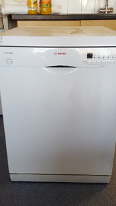 Thumbnail image of Bosch SMS25AW00G White 2400w Freestanding Dishwasher