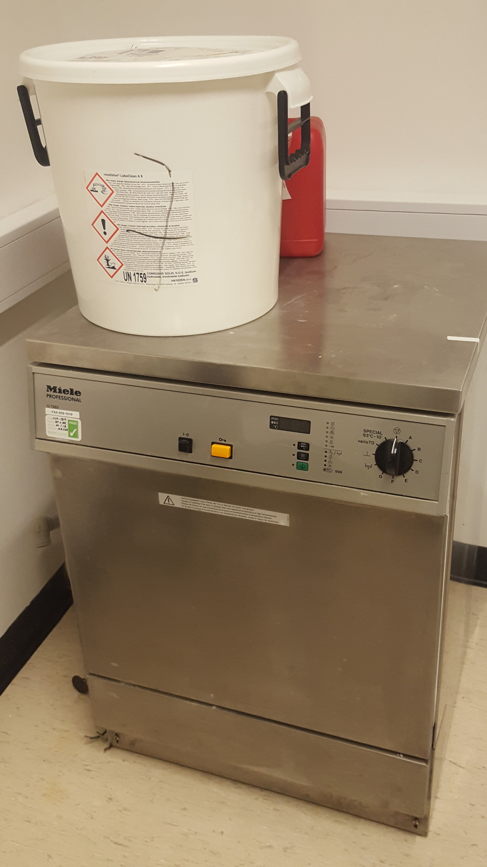 Image of Miele Laboratory Glassware Washer Lab Dishwasher G7883