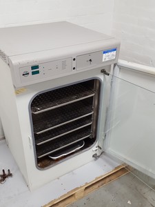 Thumbnail image of Nuaire NU-5500E Autoflow IR Direct Heat Co2 Incubator Lab
