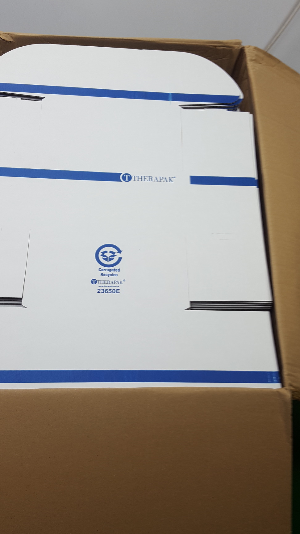 Job Lot 100 Therapak IATA Shipping Boxes for Ambient Transport 23650E Lab