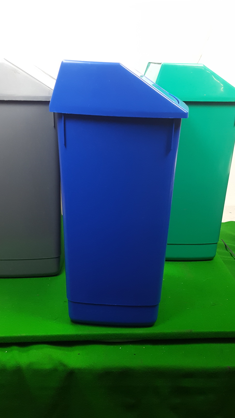 Image of Lot of 25 Bins With Lids & 30x Buckets