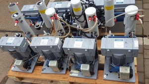Thumbnail image of 35x Vacuubrand MZ 2C & 2 AK Diaphragm Vacuum Pump CVC 2 Controller