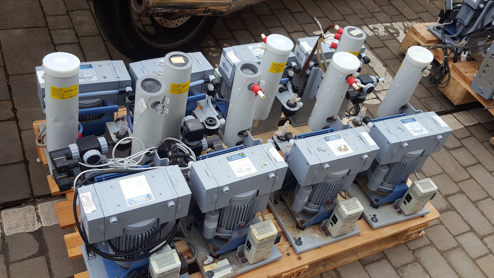 Image of 35x Vacuubrand MZ 2C & 2 AK Diaphragm Vacuum Pump CVC 2 Controller