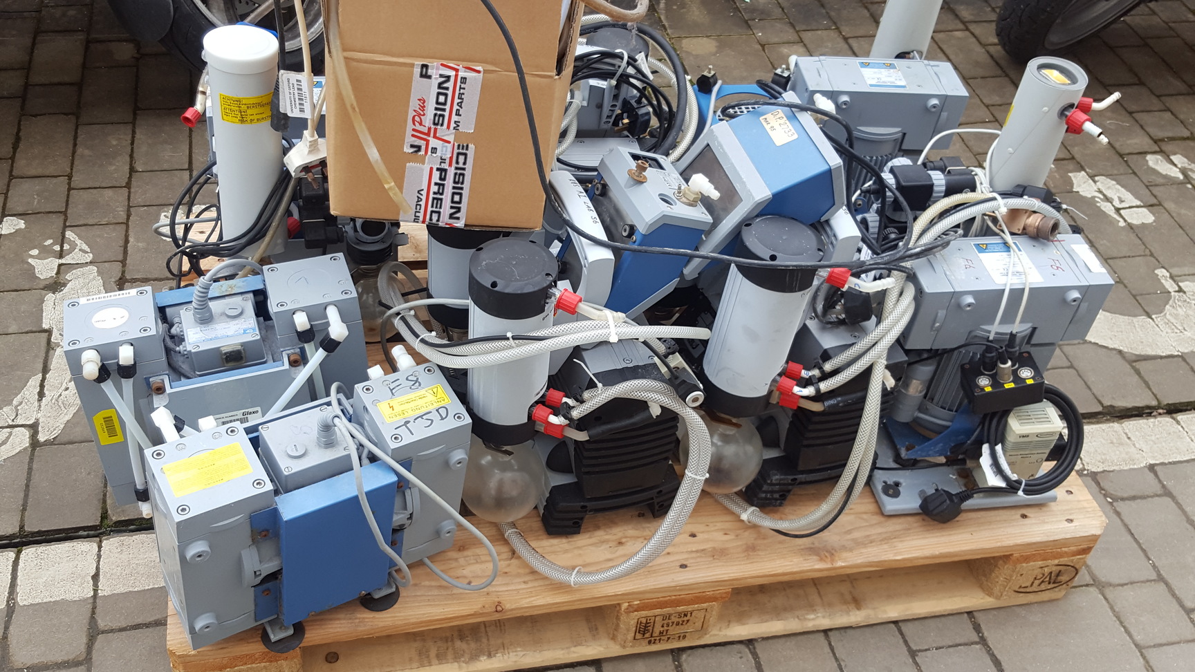 Image of 35x Vacuubrand MZ 2C & 2 AK Diaphragm Vacuum Pump CVC 2 Controller