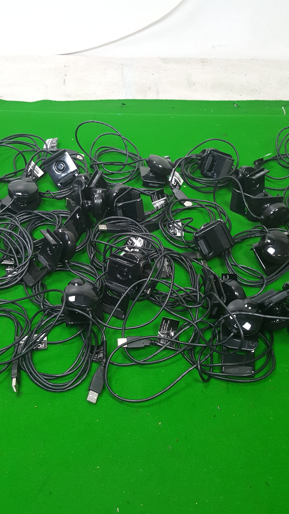 Image of Large Job Lot of Hercules Web Cams and VGA Cables IT Clearout