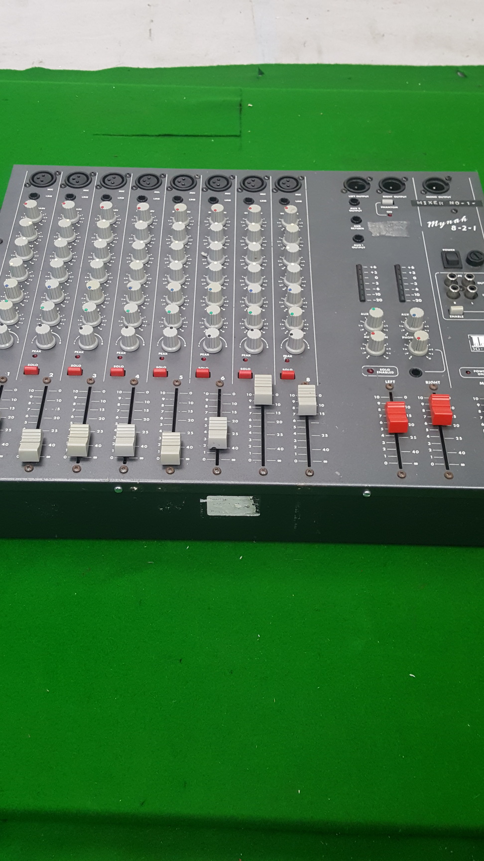 Image of Neutral Audio Mixer MYNAH 8-2-1 Vintage 8 Channel Mixing Desk