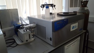 Thumbnail image of Labconco Lab Benchtop Freeze Drier + Vacuum Pump - Needs New Chamber Seal