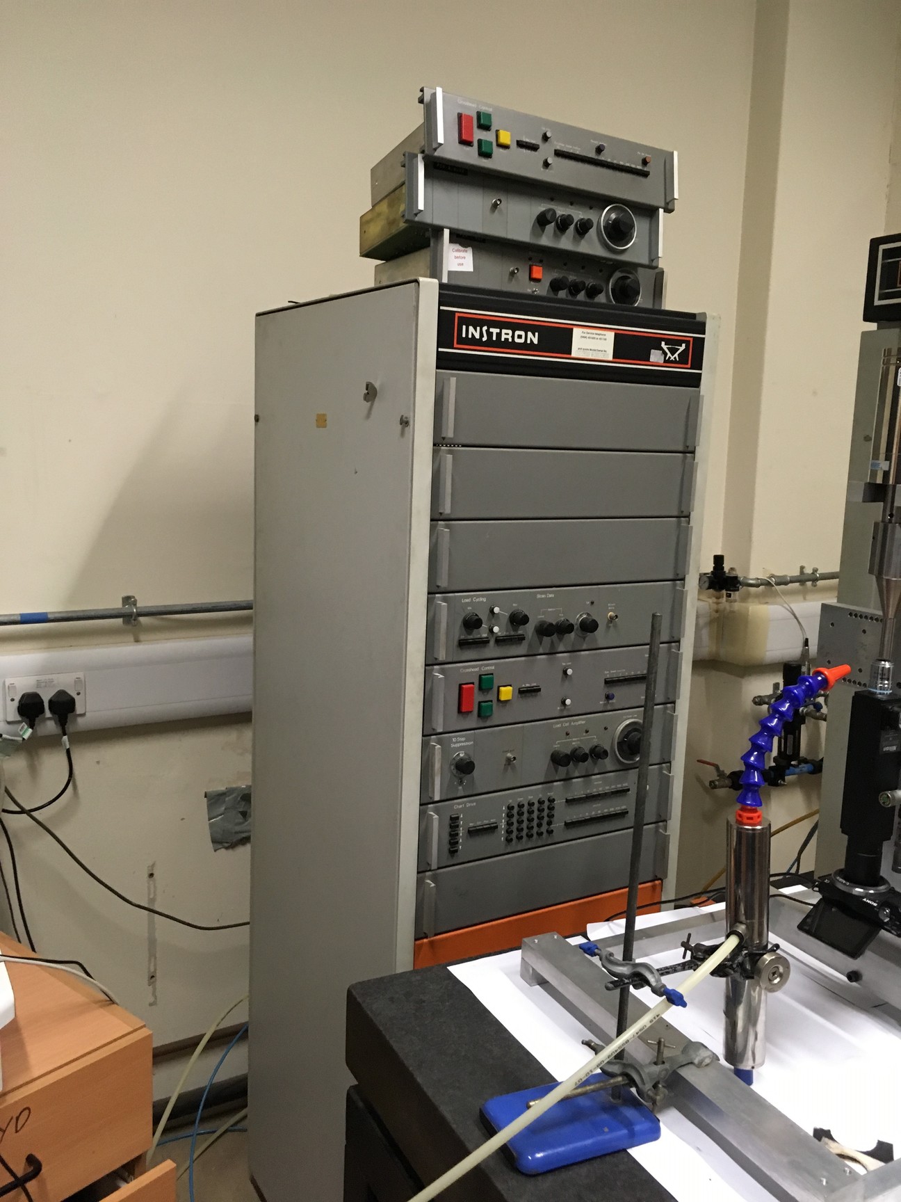 Image of Instron 1195 Press and Controller Tensile Tester