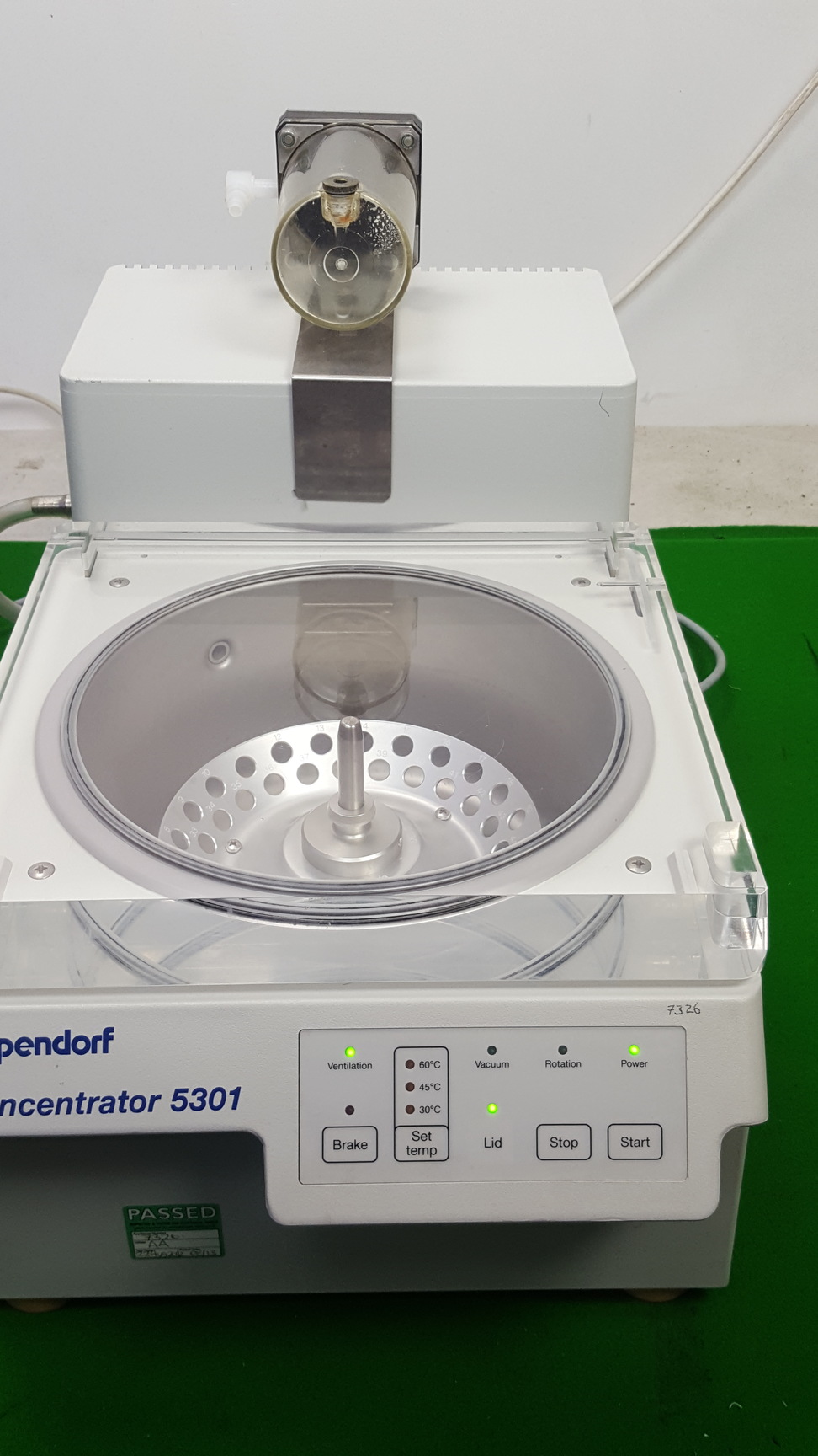 Eppendorf 5301 Concentrator Vacufuge Centrifuge Vacuum Lab