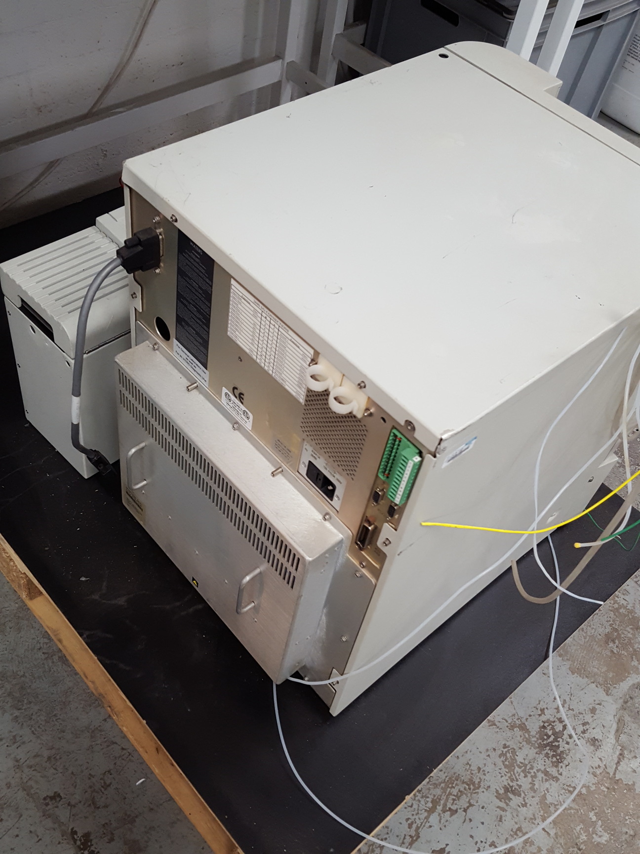 Image of Waters Alliance HPLC 2690 Seperations + 474 Scanning Fluorescence Detector, Lab