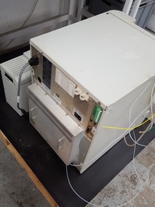 Thumbnail image of Waters Alliance HPLC 2690 Seperations + 474 Scanning Fluorescence Detector, Lab
