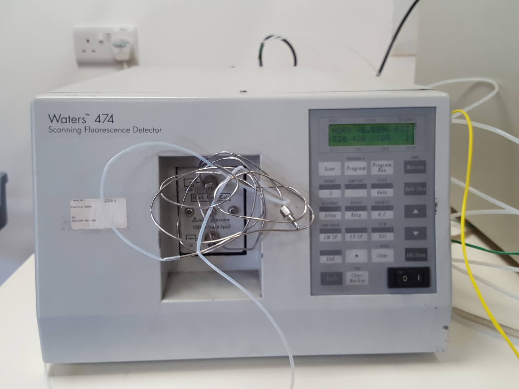 Image of Waters Alliance HPLC 2690 Seperations + 474 Scanning Fluorescence Detector, Lab