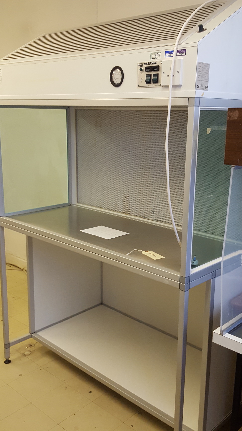 Image of Bassaire 04HF Laminar Flow Cabinet LFC Lab