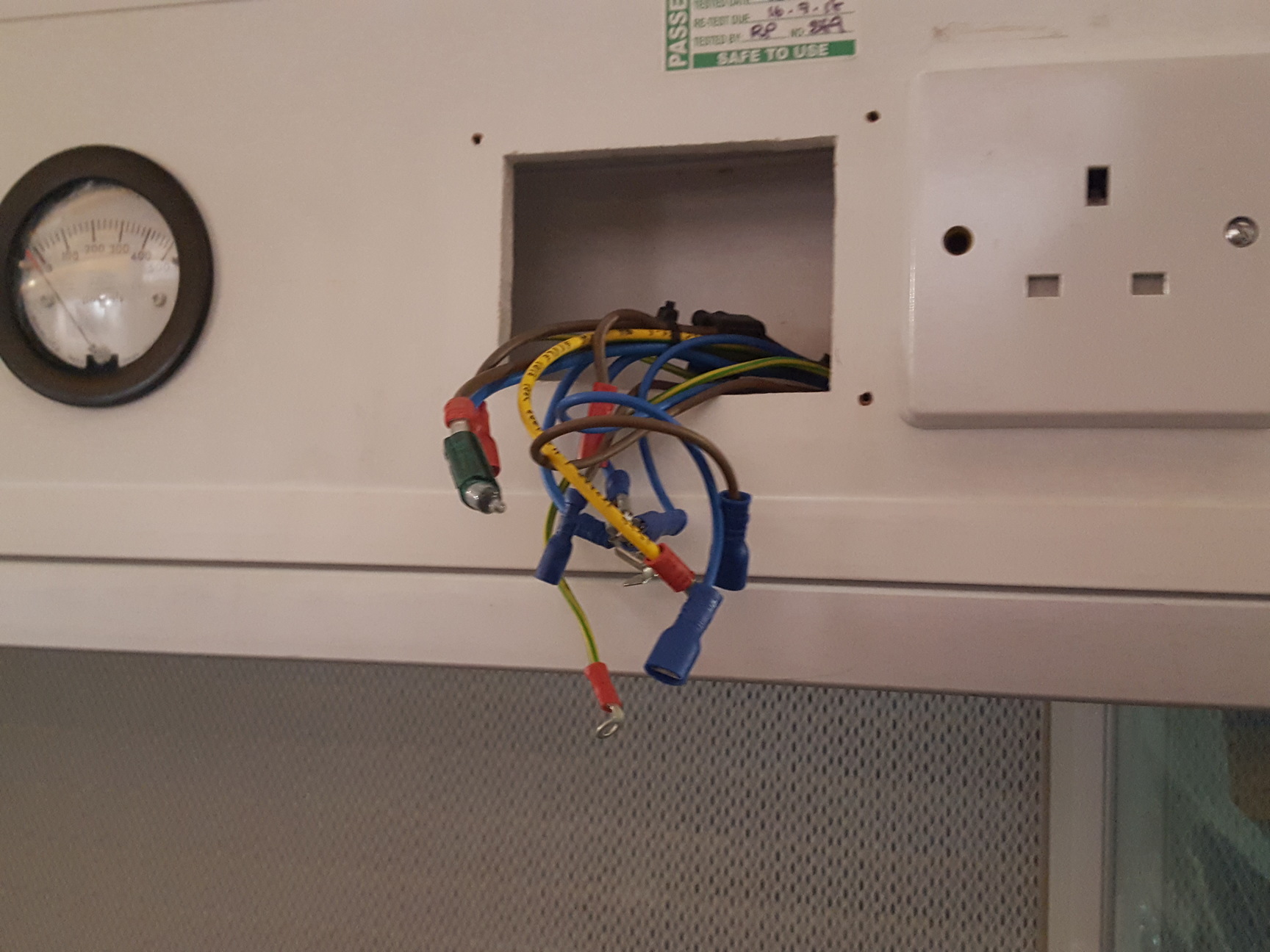 Image of Bassaire 04HF Laminar Flow Cabinet LFC Lab