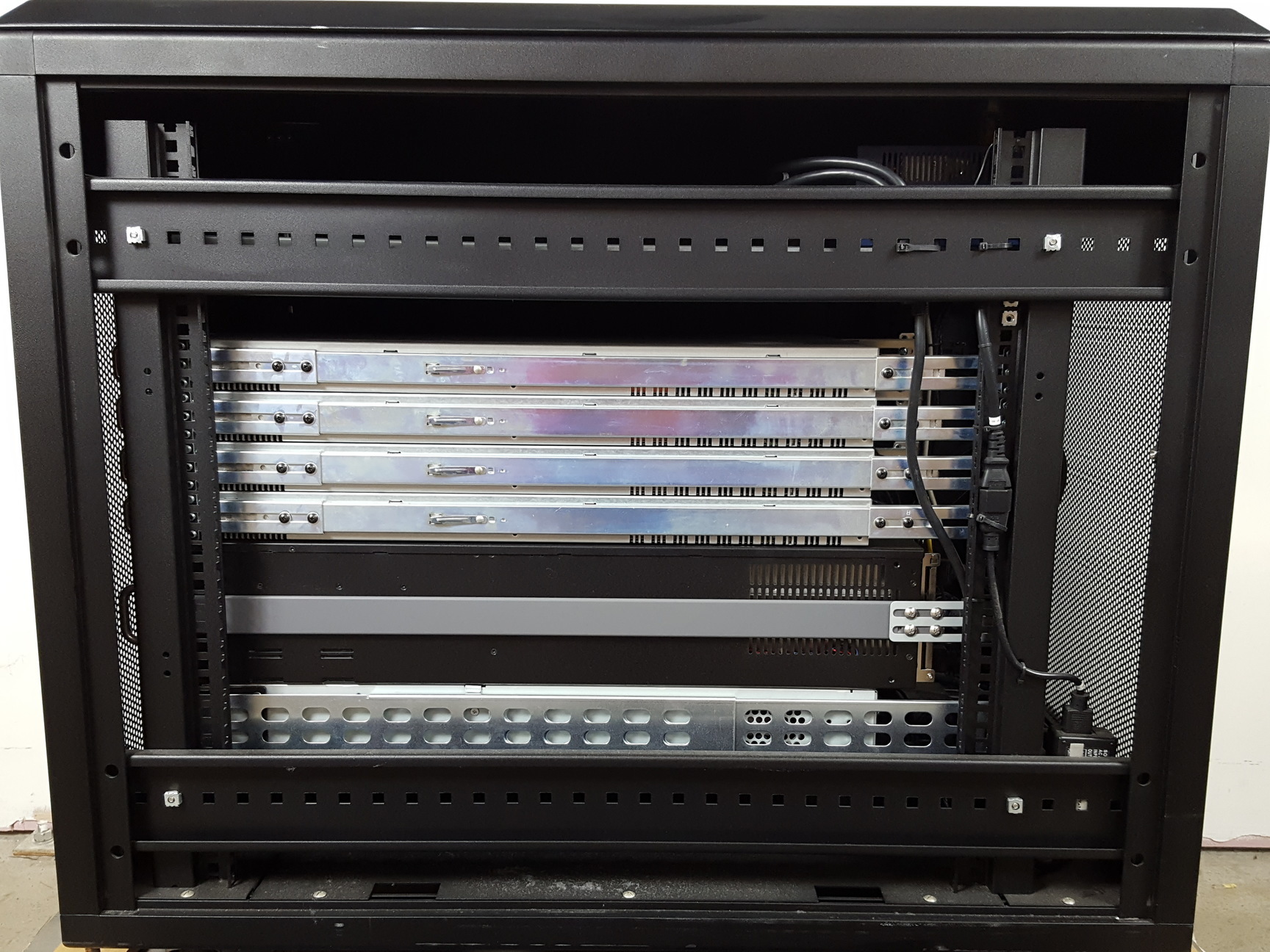 Image of PSSC Labs PSSC-PWF-DX5150-5N Server System - Netgear ProSafe, APS Smart UPS 3000