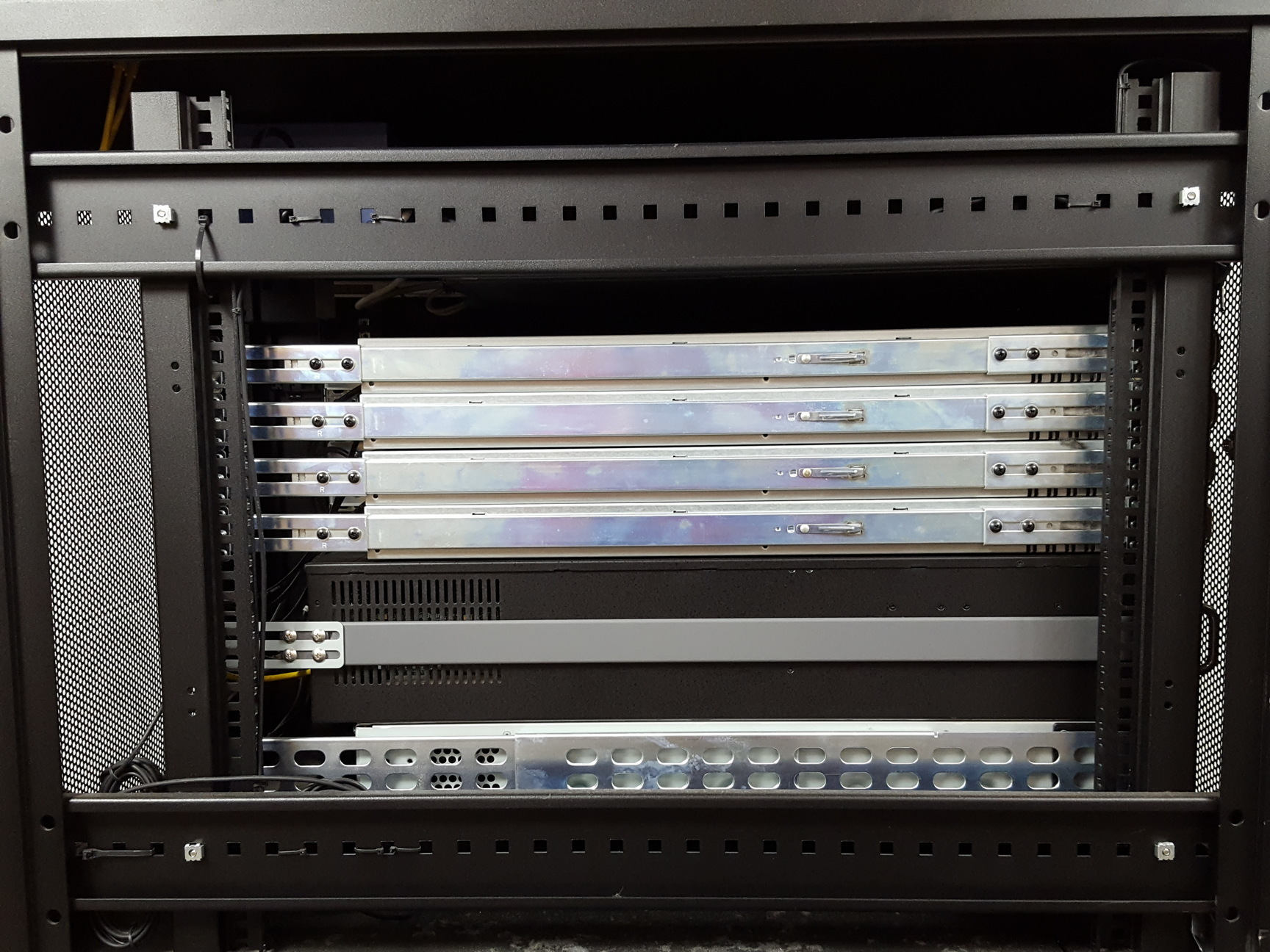 Image of PSSC Labs PSSC-PWF-DX5150-5N Server System - Netgear ProSafe, APS Smart UPS 3000