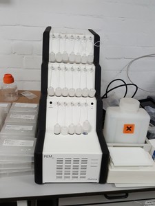 Thumbnail image of Illumina Genome Anaylzer + Paired End Module, Cluster Station & Accessories Lab